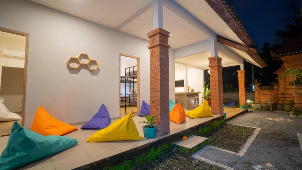 Aura Dormitory House Ubud エクステリア 写真